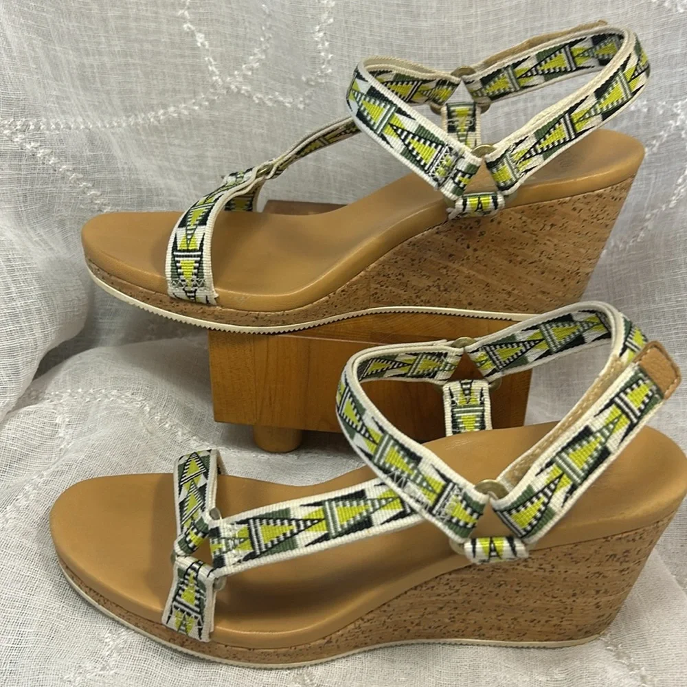 Teva almost NEW cork leather comfortable wedge sandal